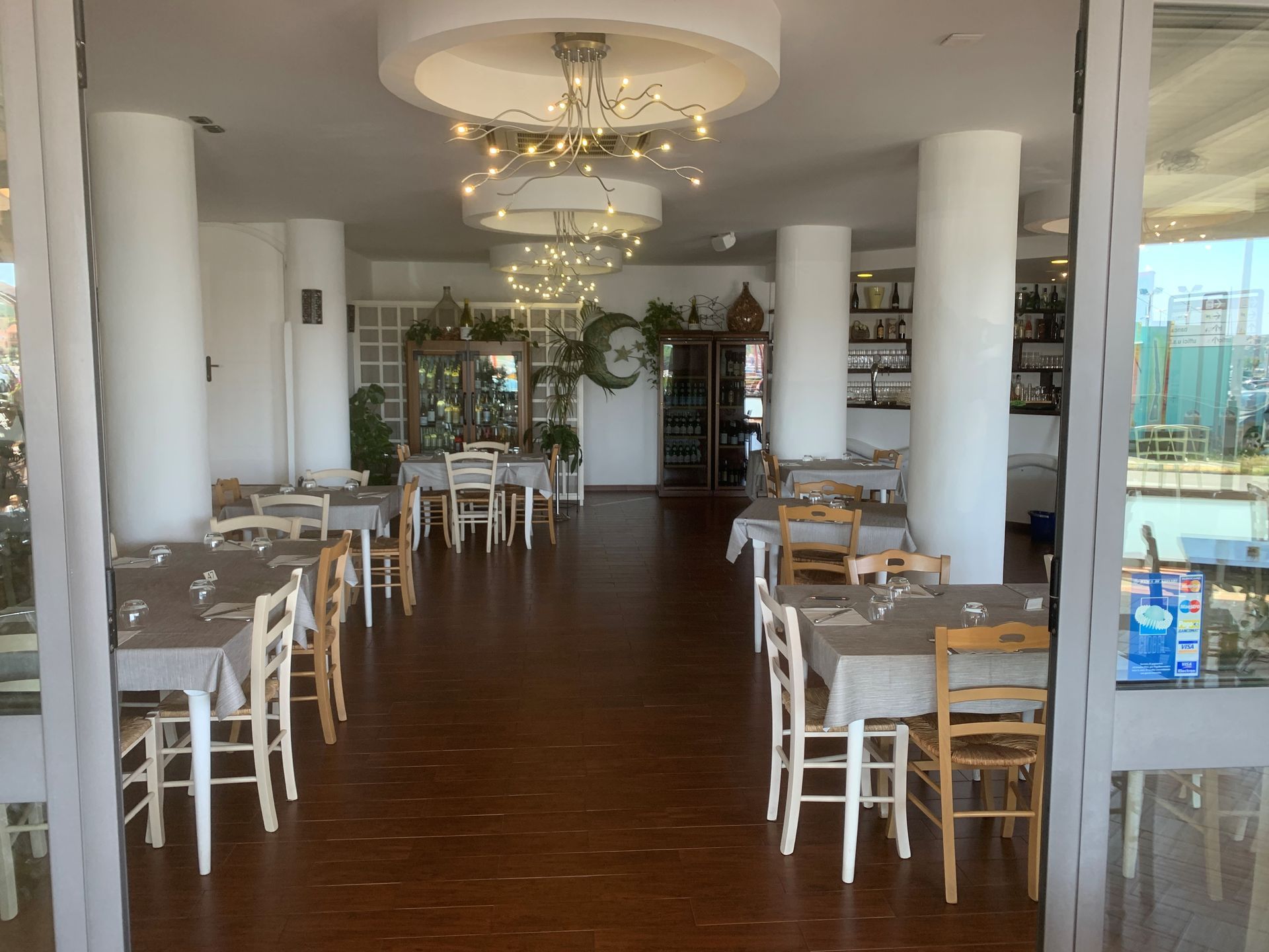 Interior of the restaurant pizzeria photo 1