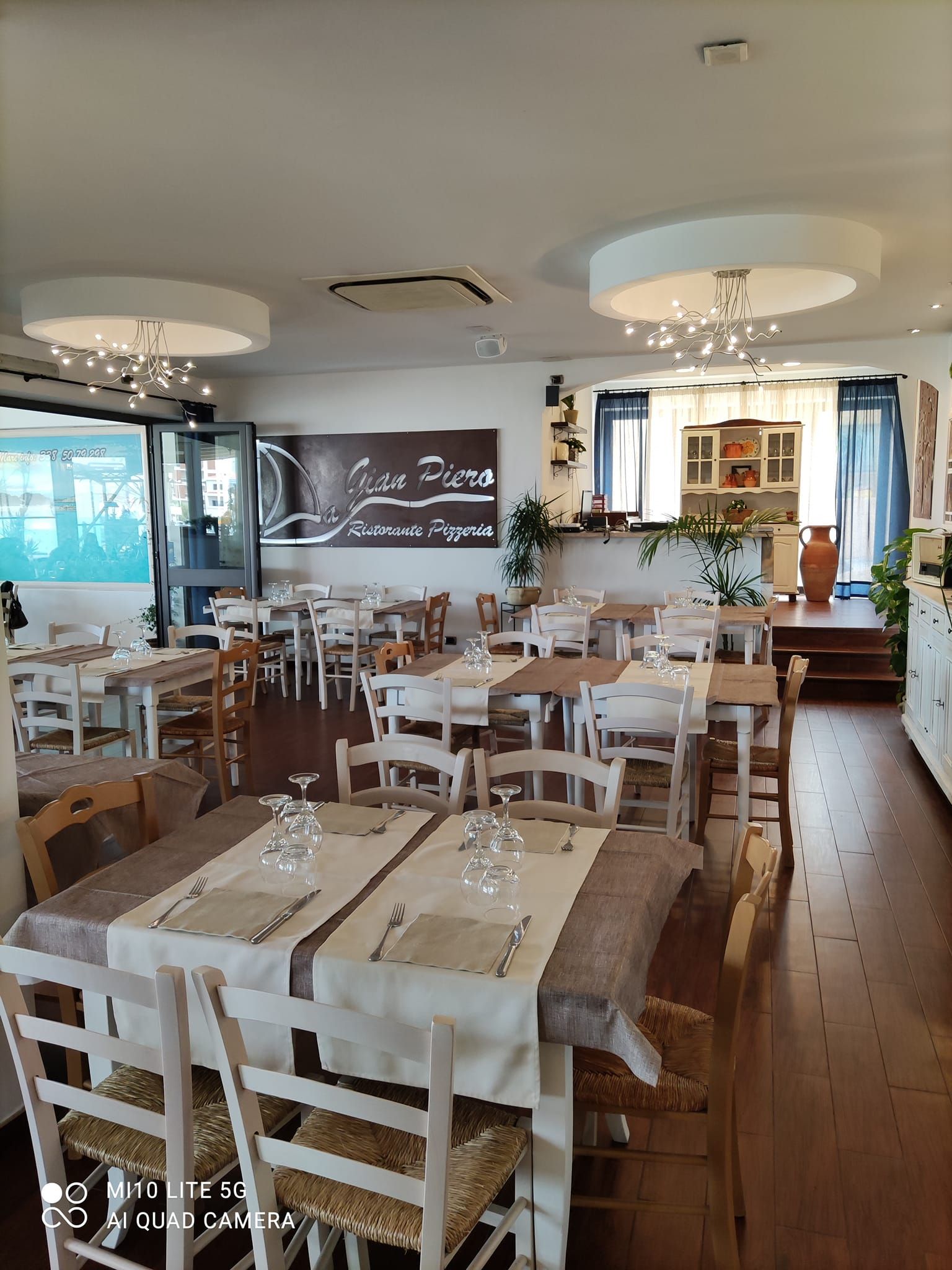 Interior of the restaurant pizzeria photo 3