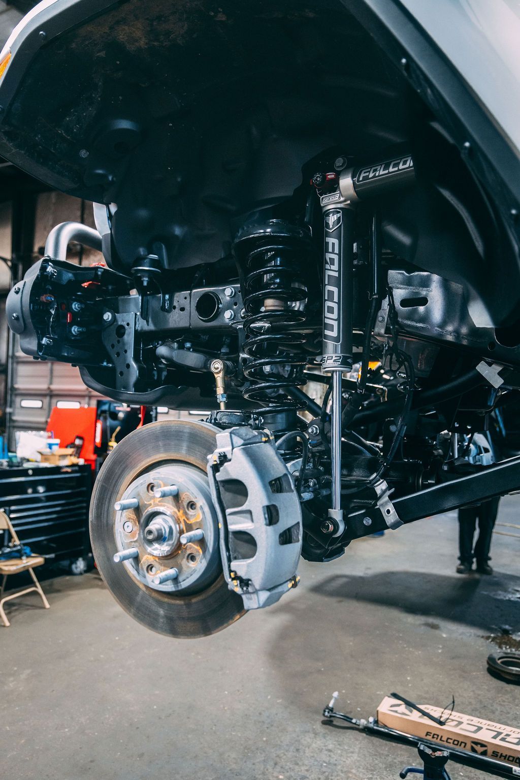 close up view of vehichle's front end mounted on a lift platform