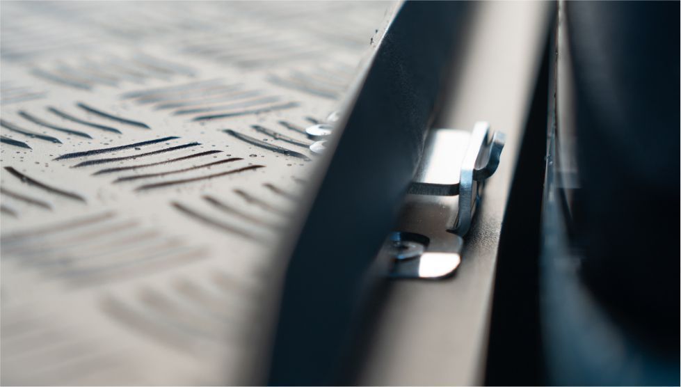 MAXIM Hard Lid Quick Removal System. Standard Lid only*