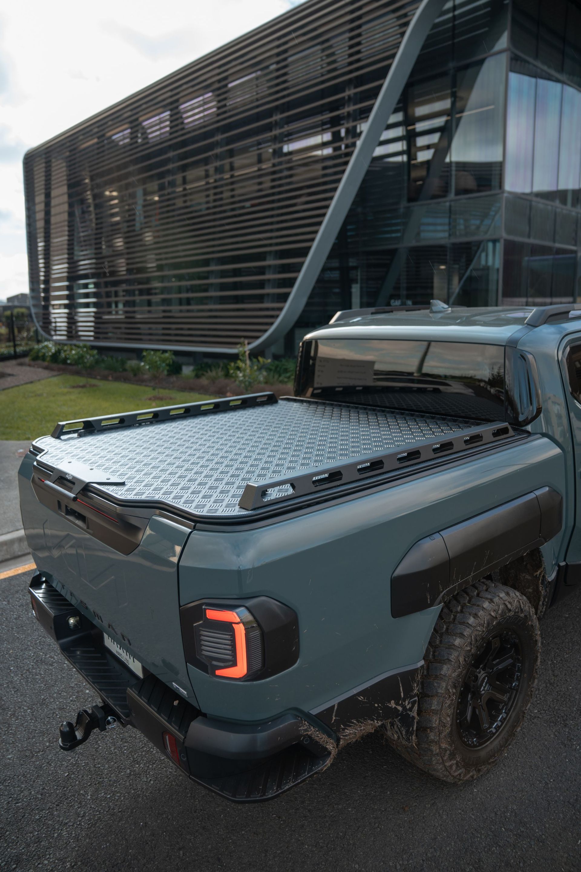 MAXIM Hard Lid with MAX Tie Down Rails.
