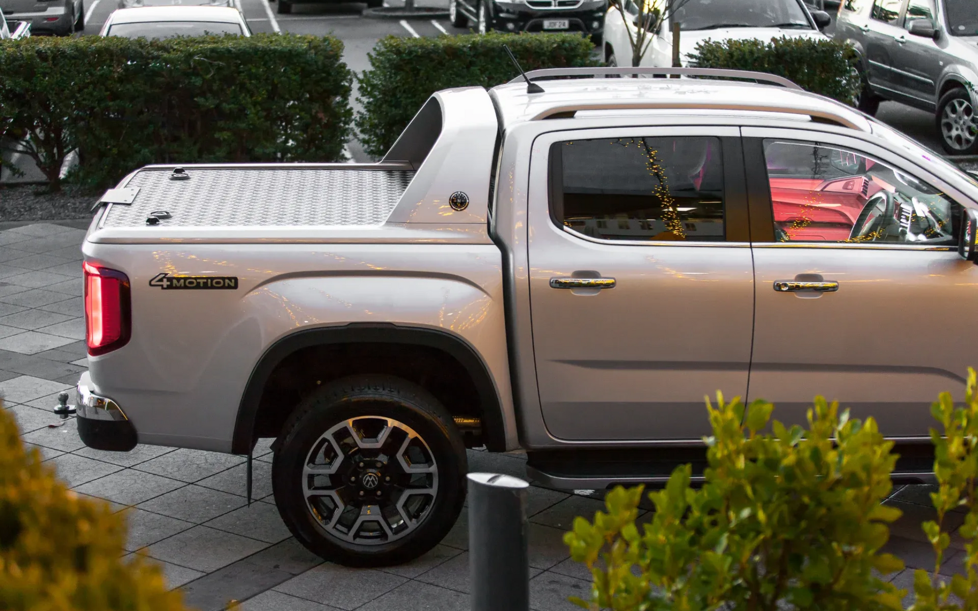 Volkeswagon Amarok with MAXIM Hard Lid in the city