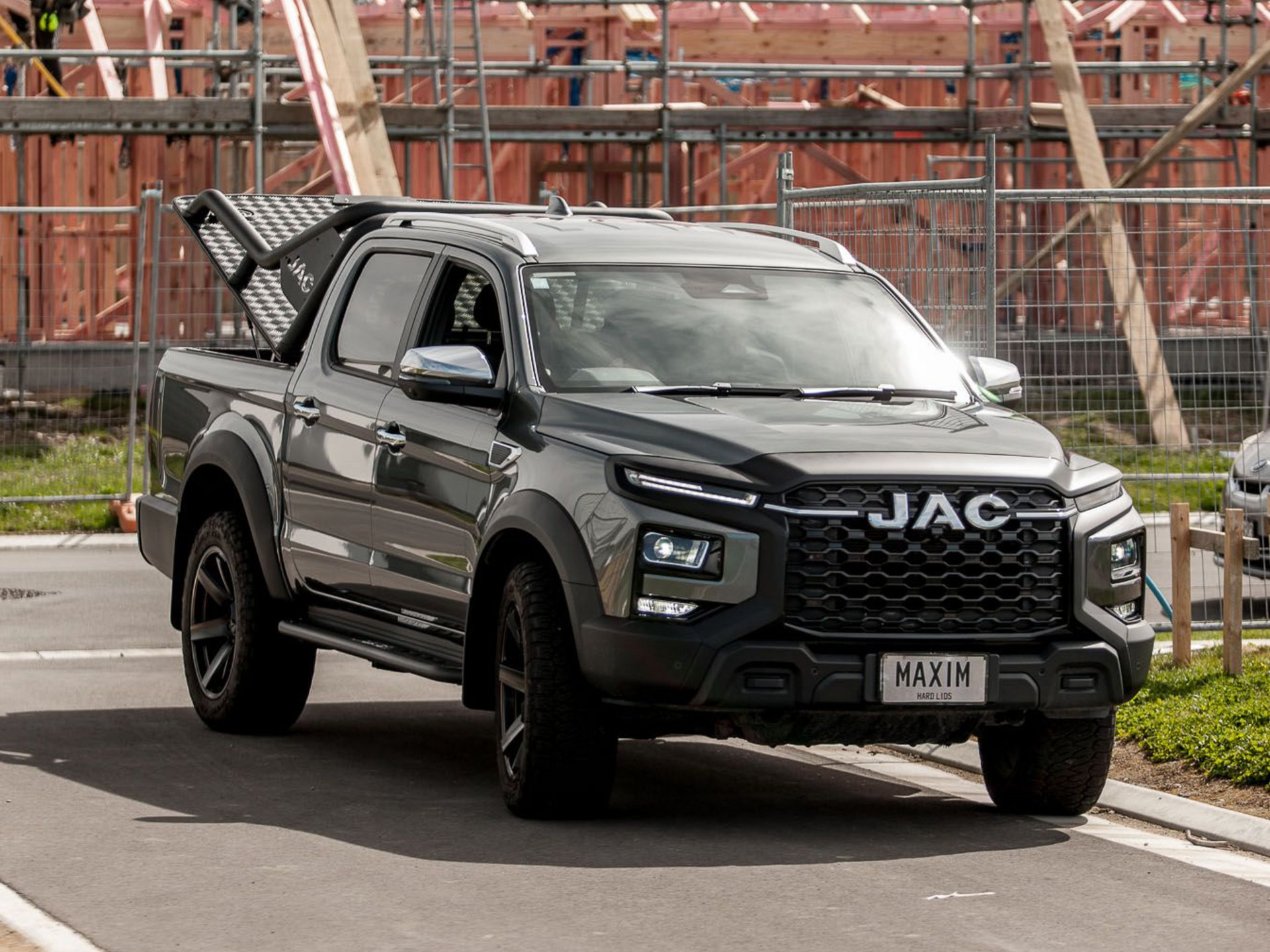 JAC T9