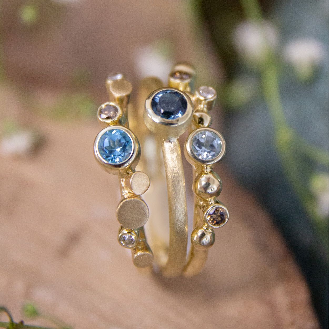 Gouden ringen met diverse edelstenen
