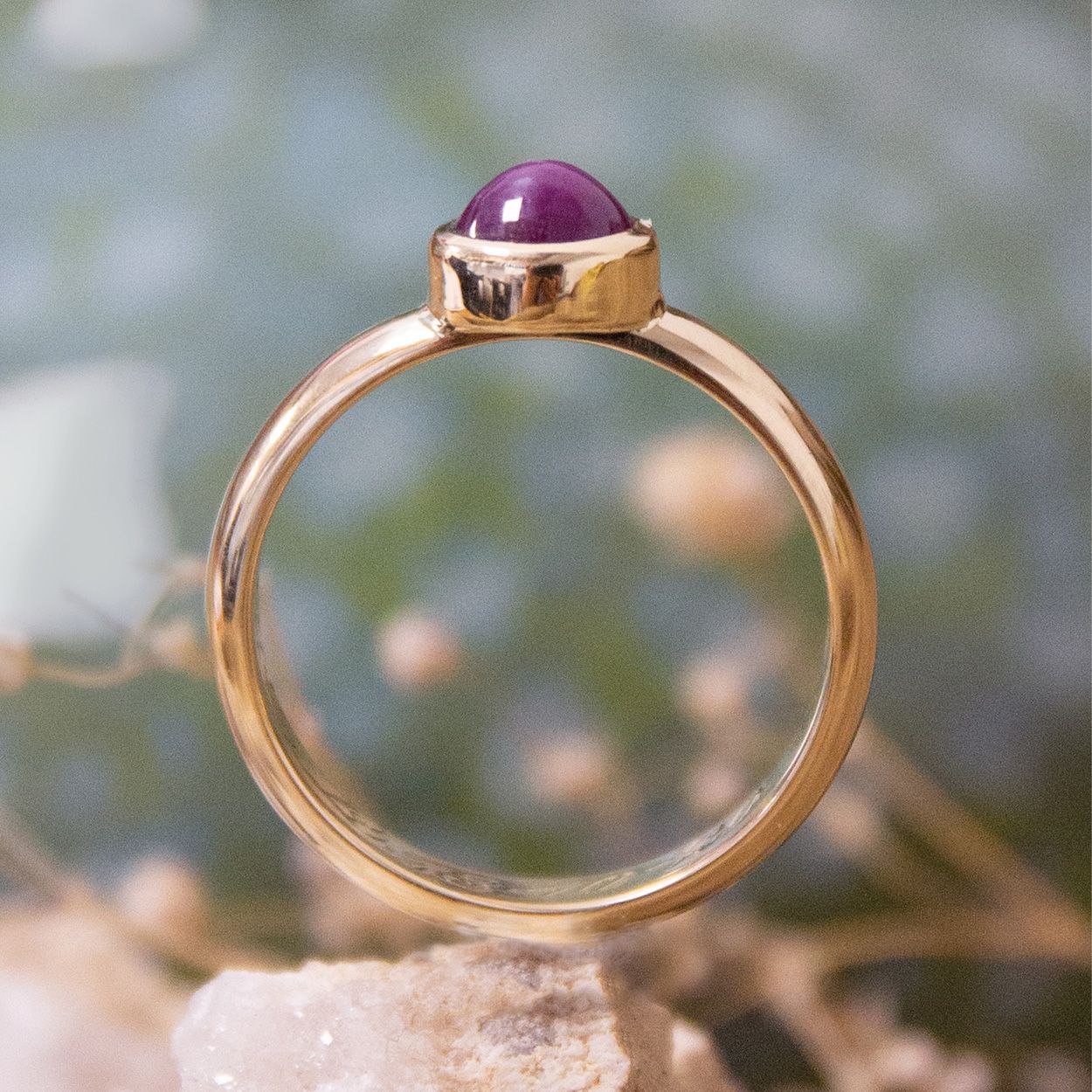 Gouden ring met robijn