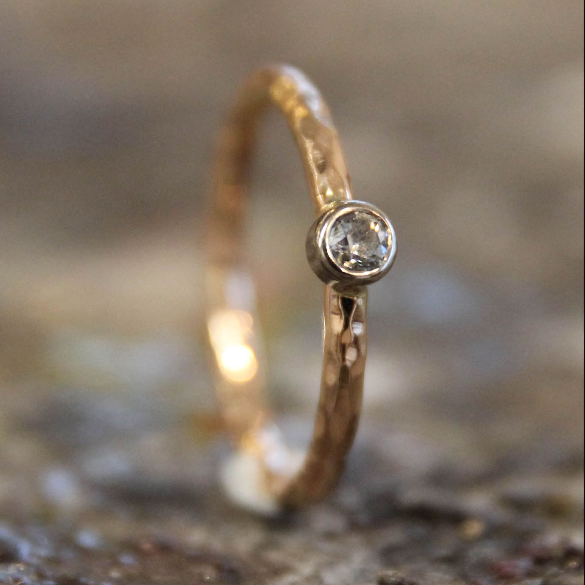 Rosé / witgouden ring met diamant