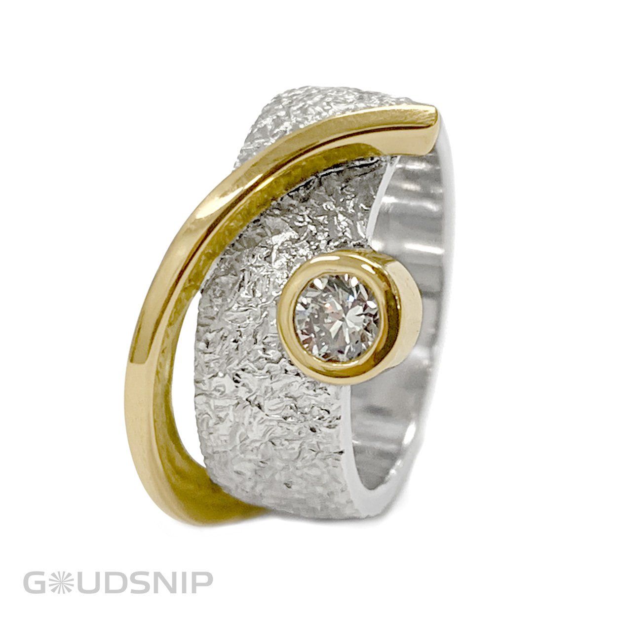 Wit- en geelgouden ring met diamant