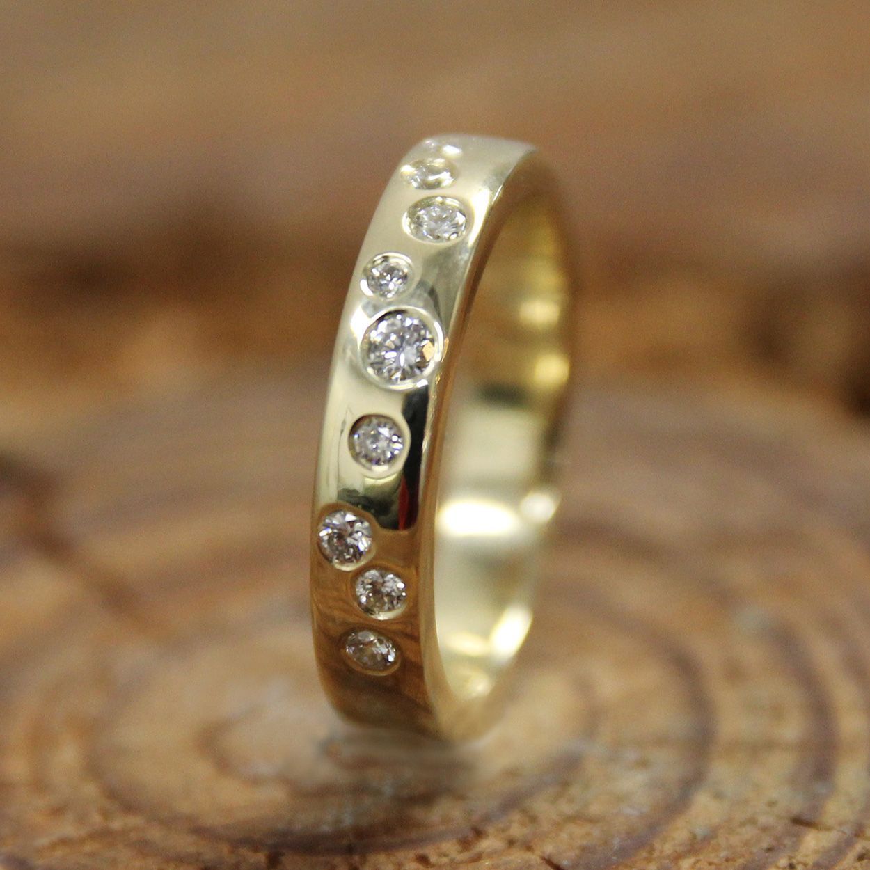Gouden ring met diamanten