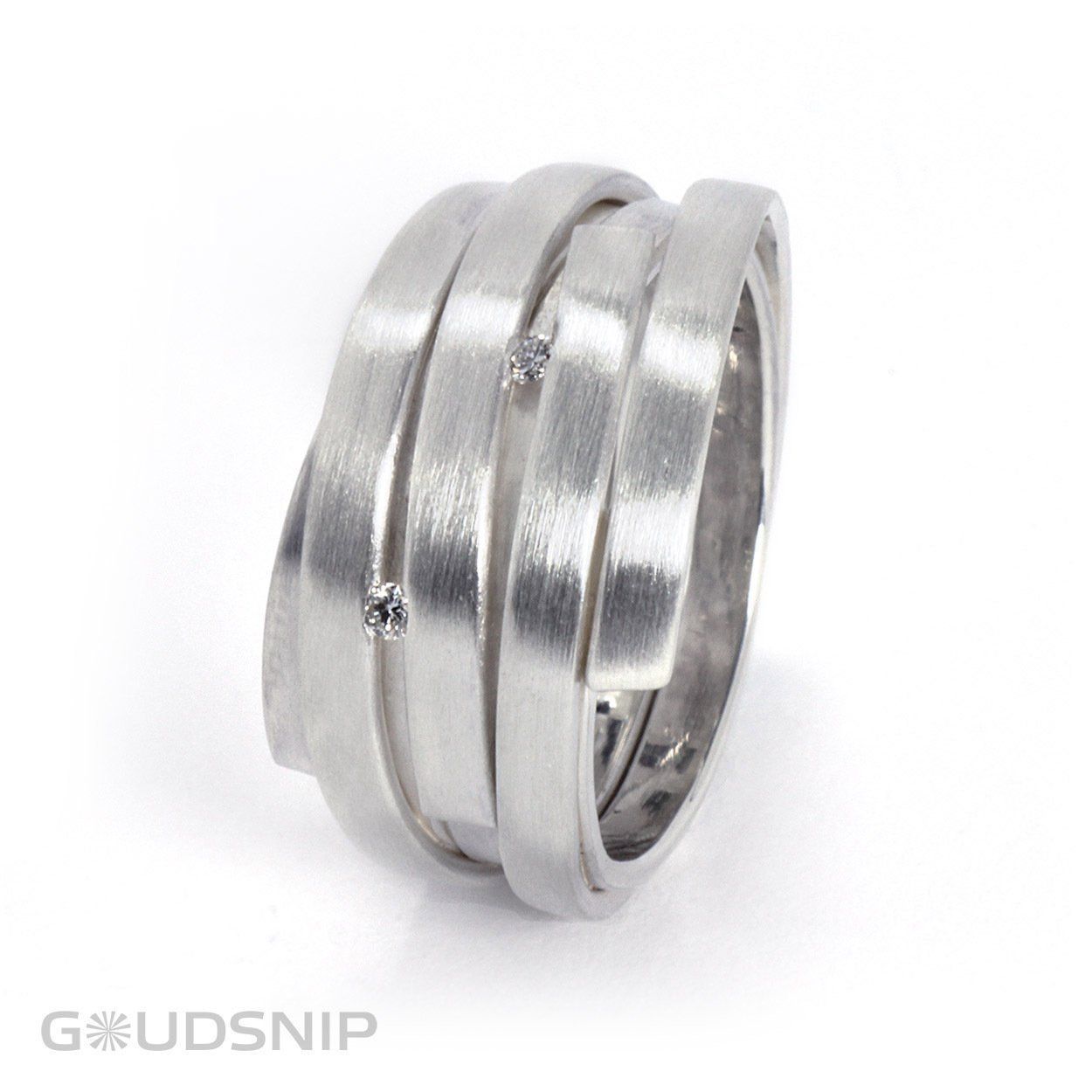 Zilveren ring met diamanten