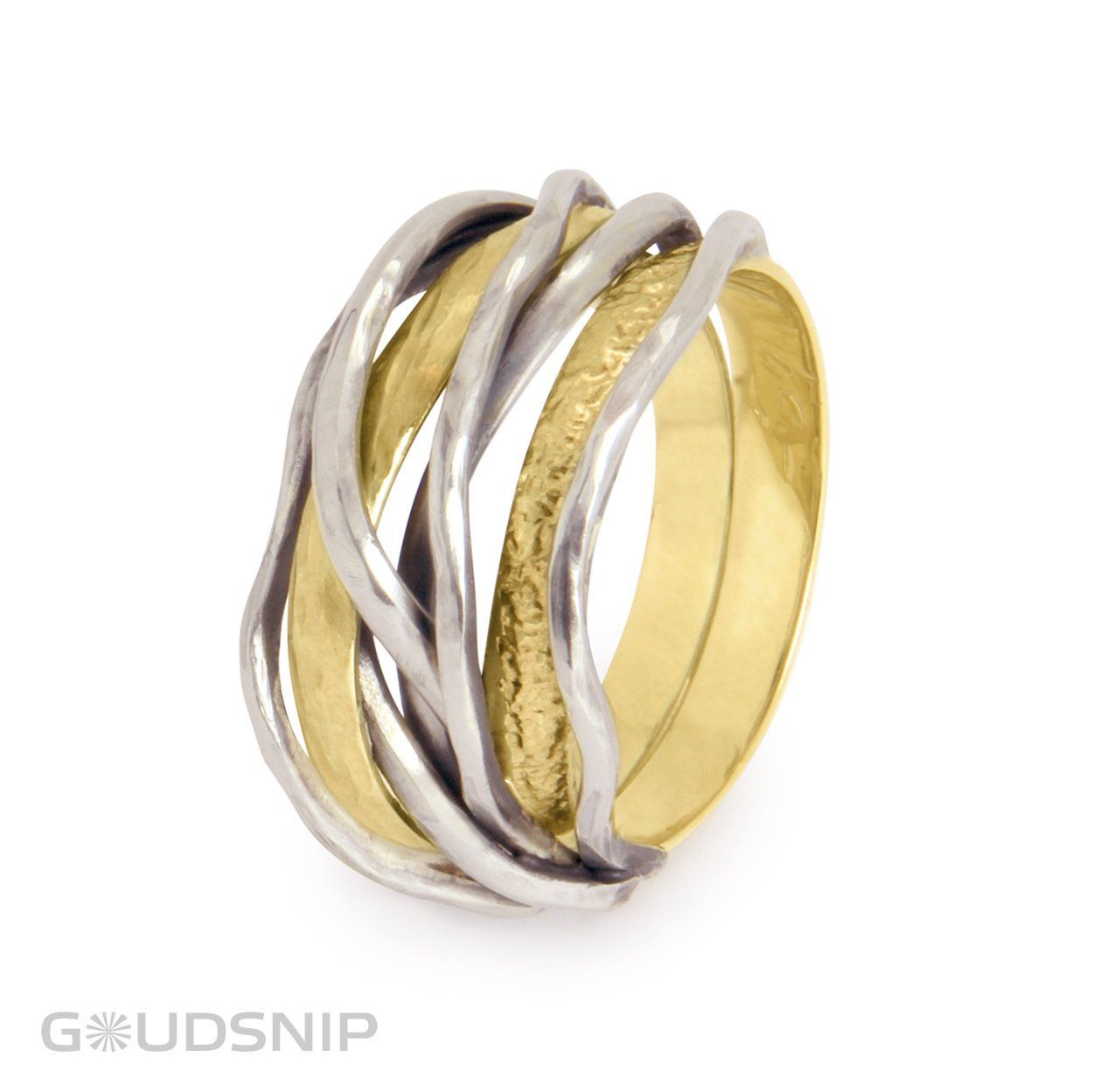 Gouden ring, gemaakt van 2 trouwringen