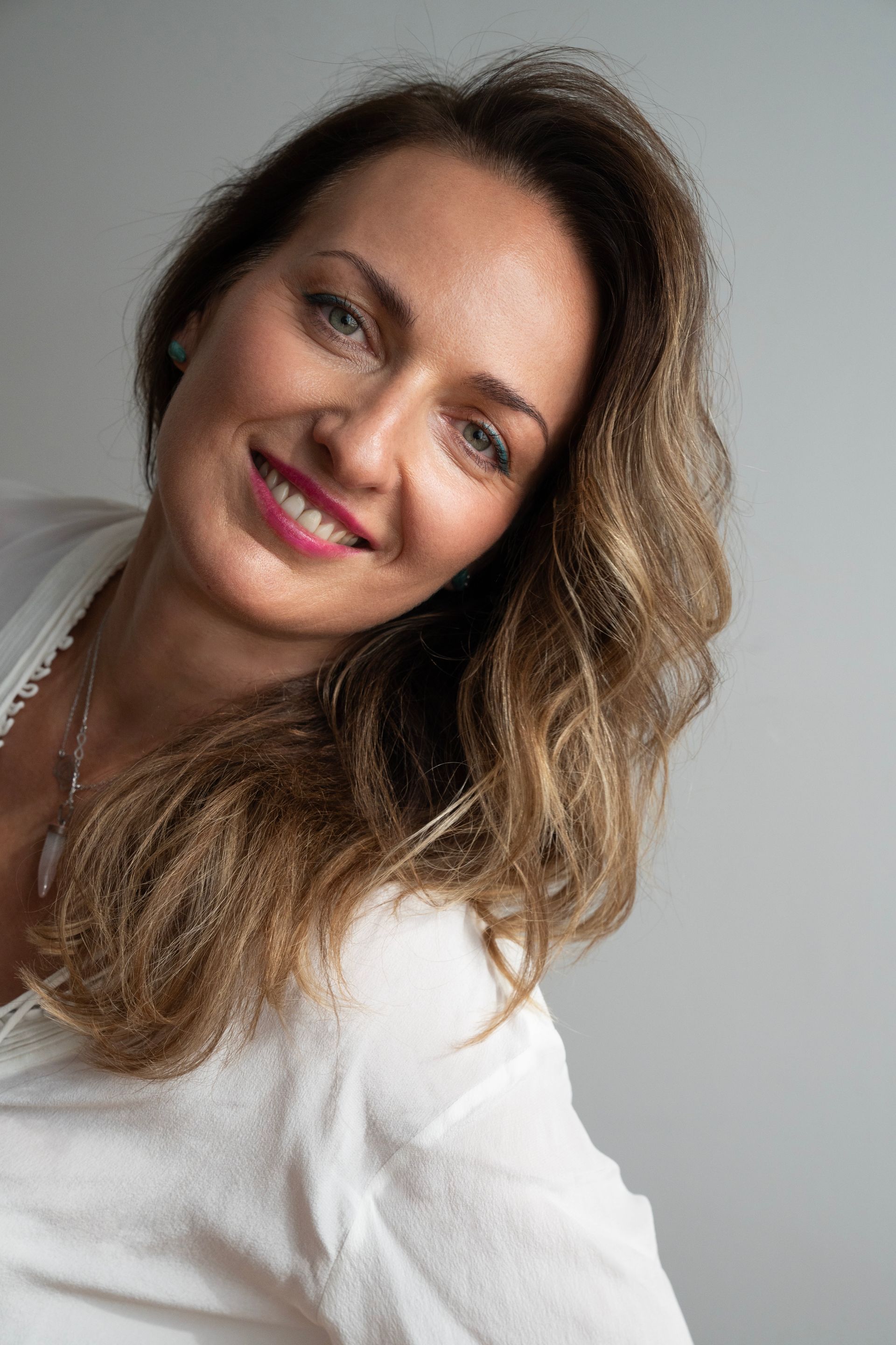 Karolina Gasińska. Certyfikowana Terapeutka Kodu Emocji, Ciała i Przekonań. 