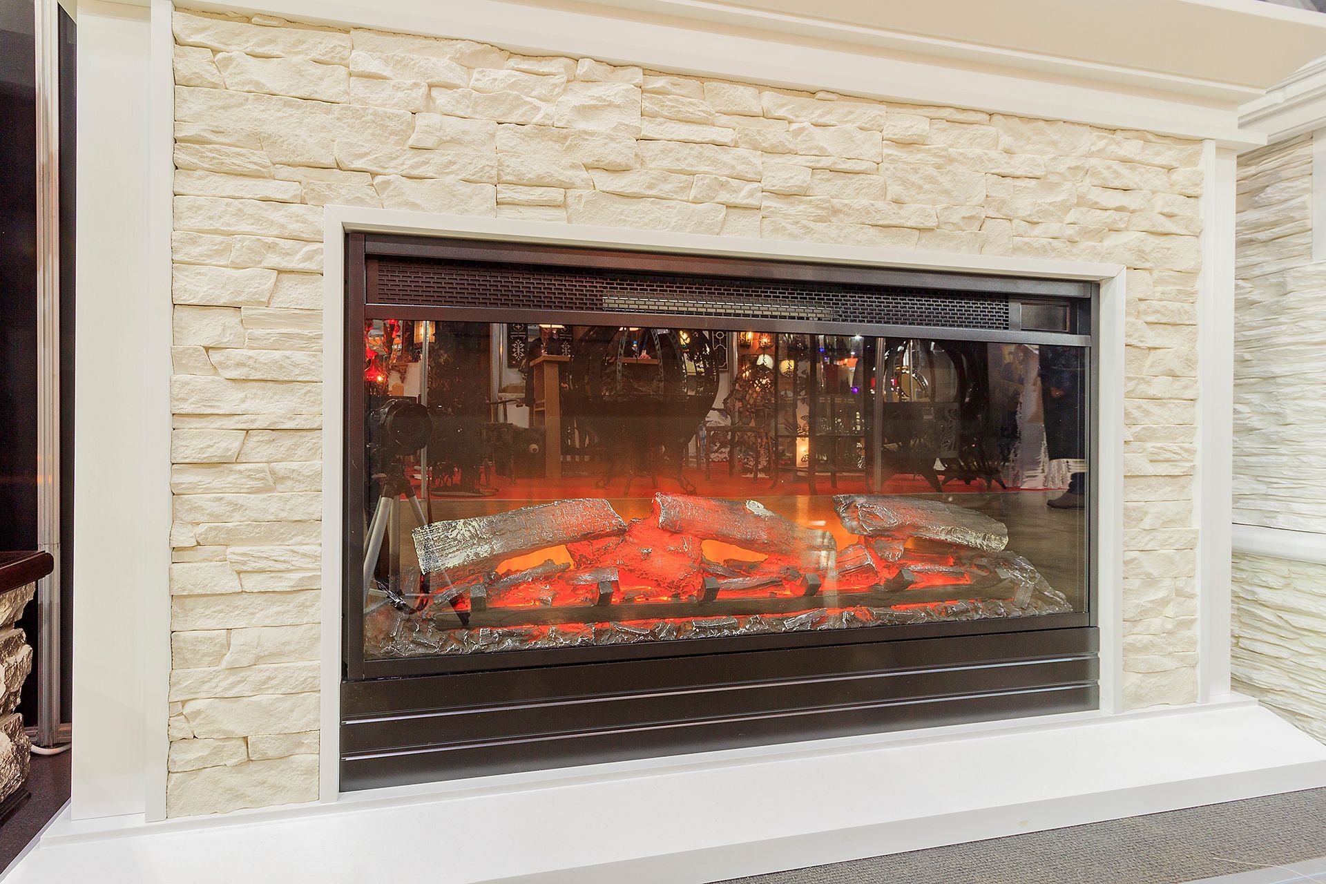 There is a fireplace with a lot of fire in it.