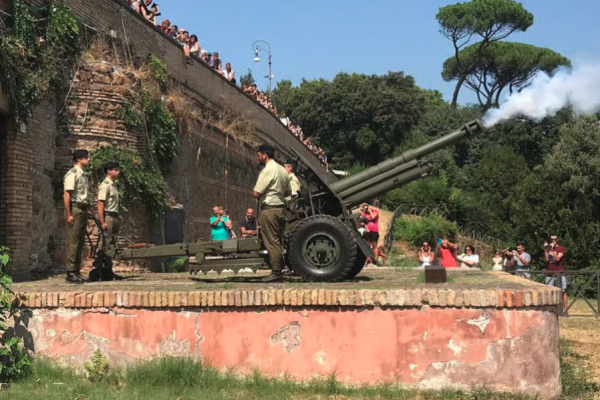 Rome’s High Noon: The Janiculum Cannon & Vespa Experience