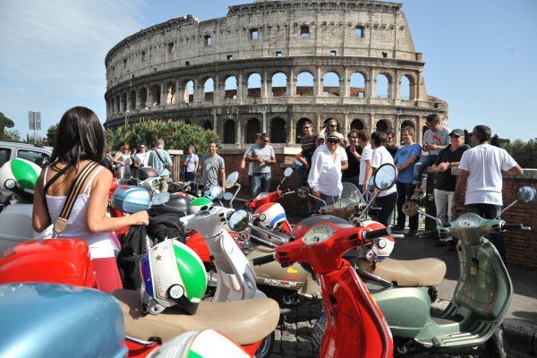 Rome Panoramic Highlights: 3-Hour Vespa Tour