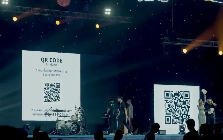 ภาพกิจกรรมตอบคำถาม Quiz Game ผ่าน QR Code บนเวทีใหญ่ ด้วยเทคโนโลยี Interactive