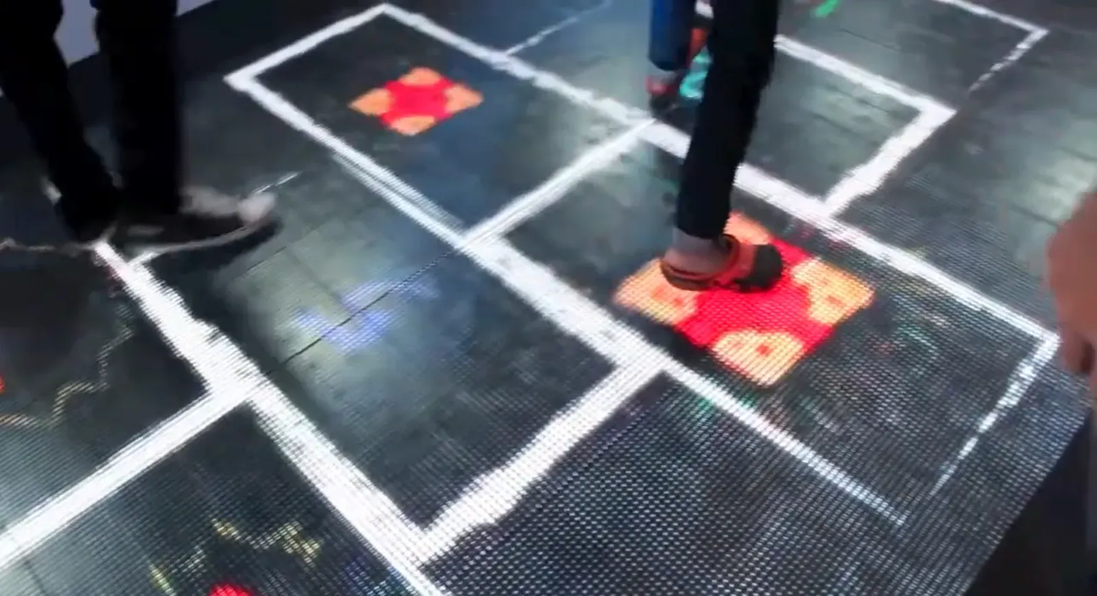 จอ Interactive Floor or Table Projection