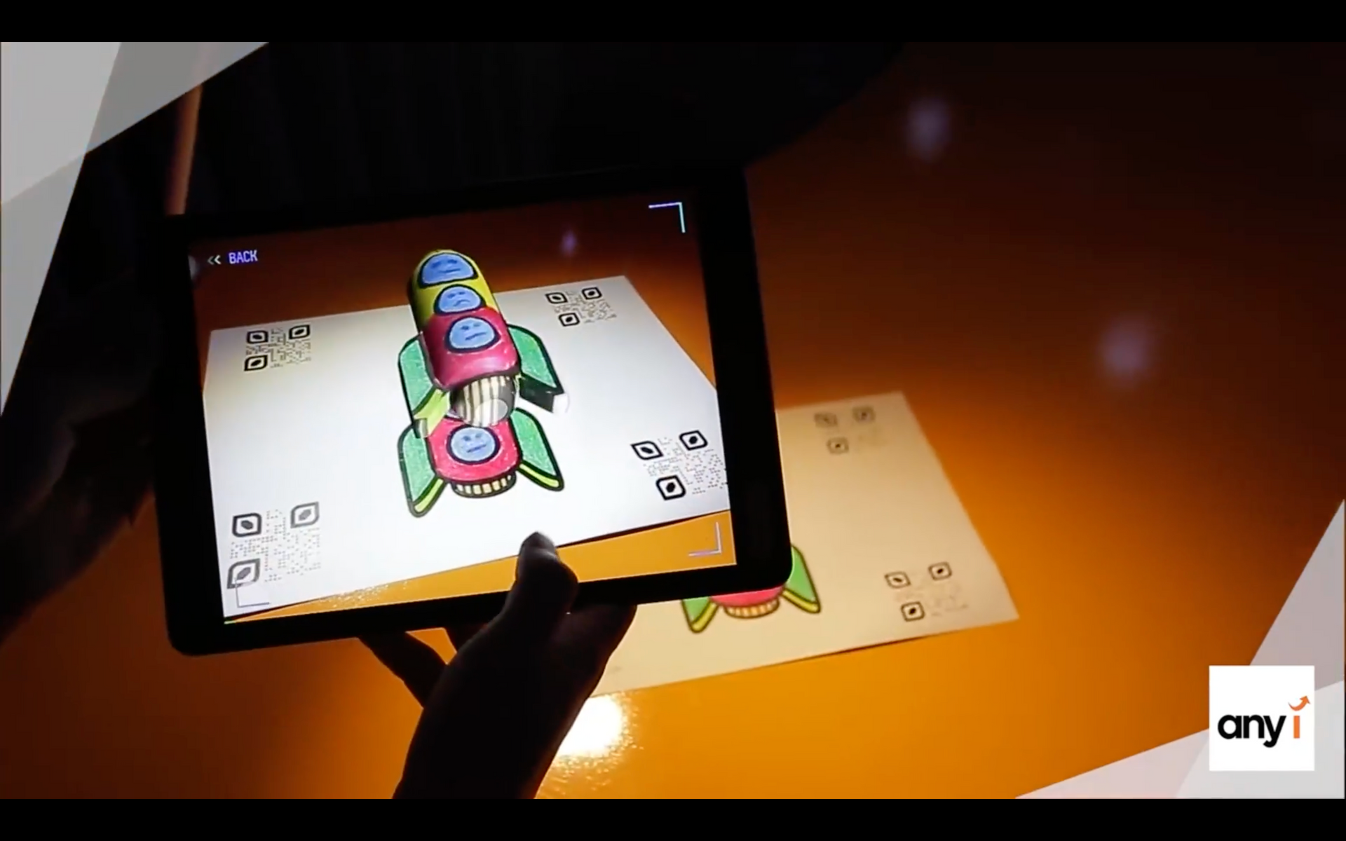 Interactive รูปแบบวาดภาพ และโชว์ขึ้นจอในงาน Staff Party ขนาดเล็ก