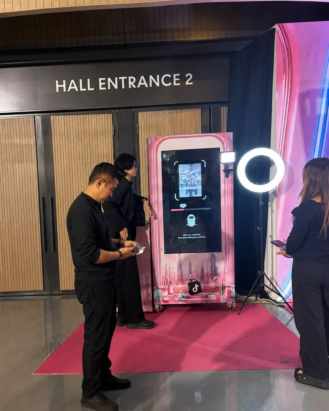 ภาพตัวอย่างตู้ AI Photo Booth จากงาน TikTok Shop 2026