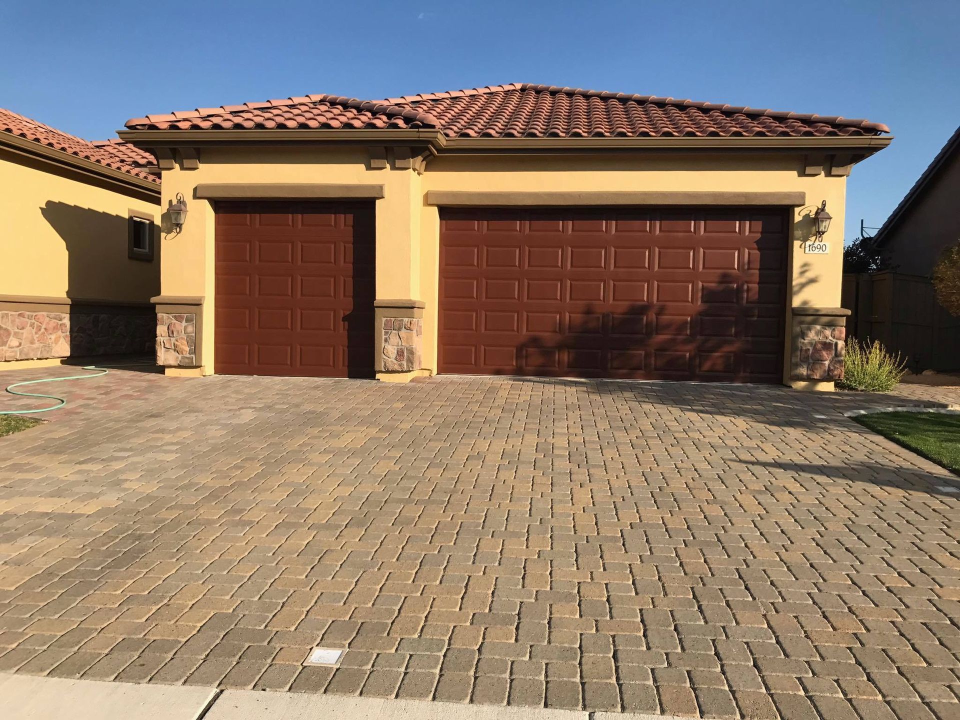 Brown Garage Door – Sparks, Nevada – D&D Elite Construction