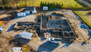 An aerial view of a house under construction.