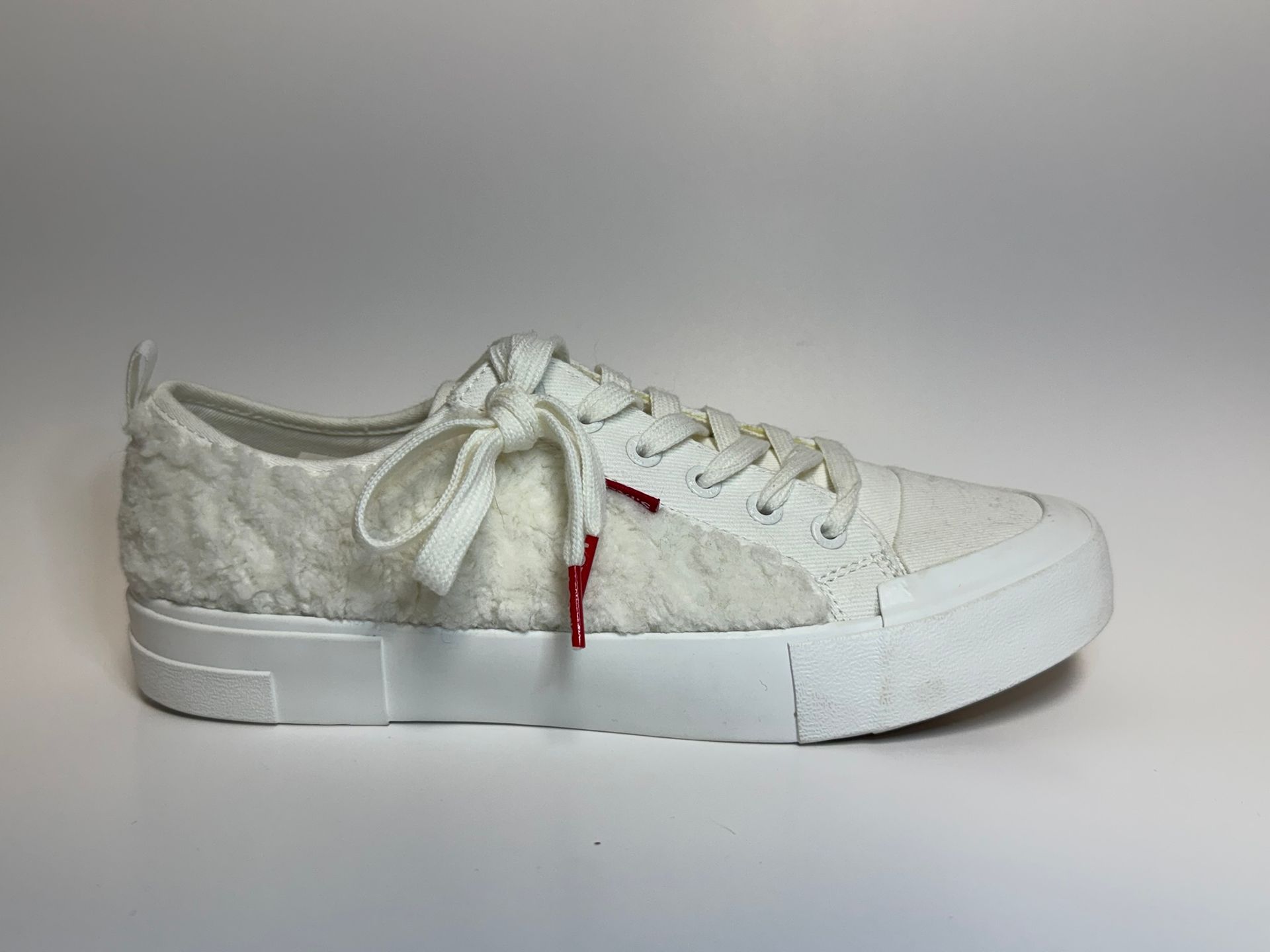 Levi's Becky Plush (Women's)