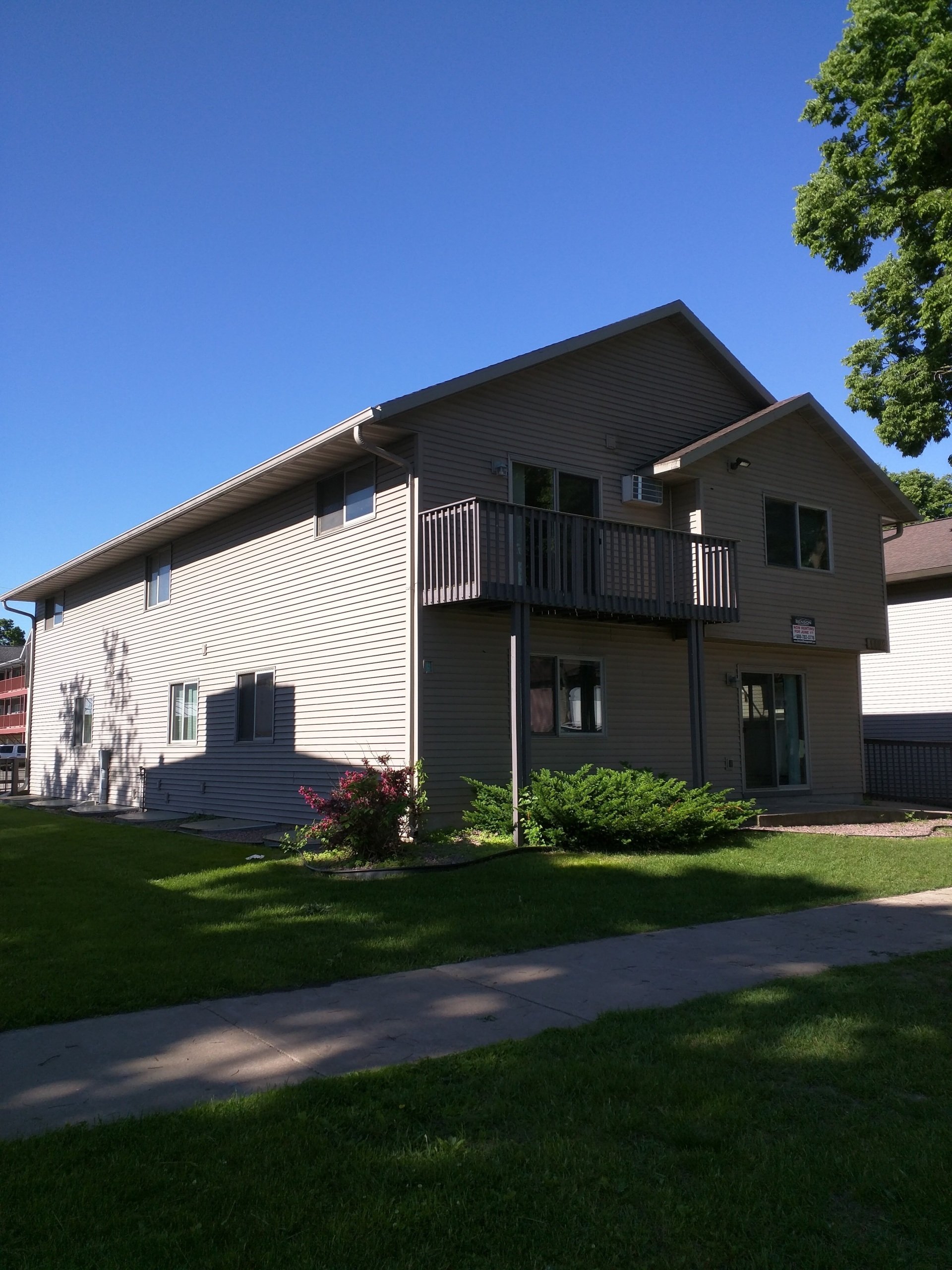 View Student Housing & Rentals La Crosse, WI Benson