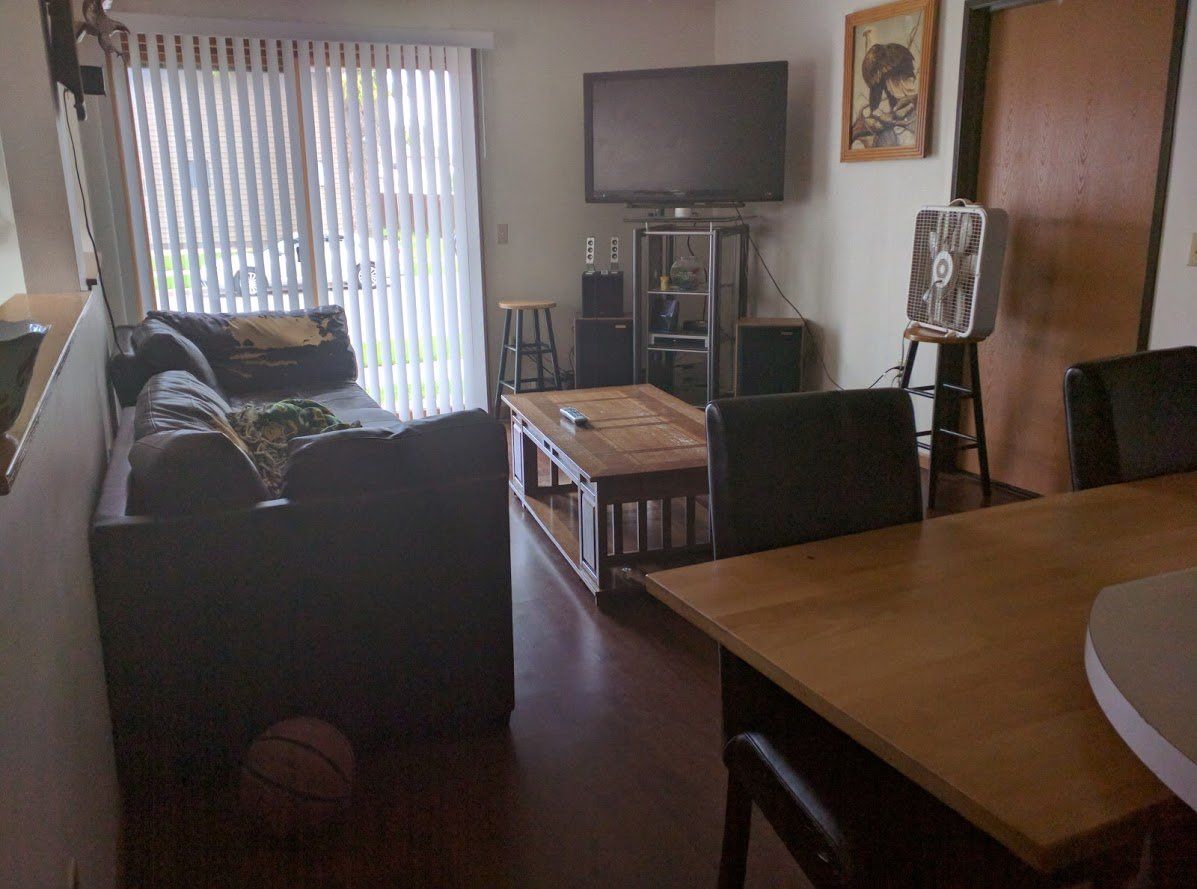 1122 Vine