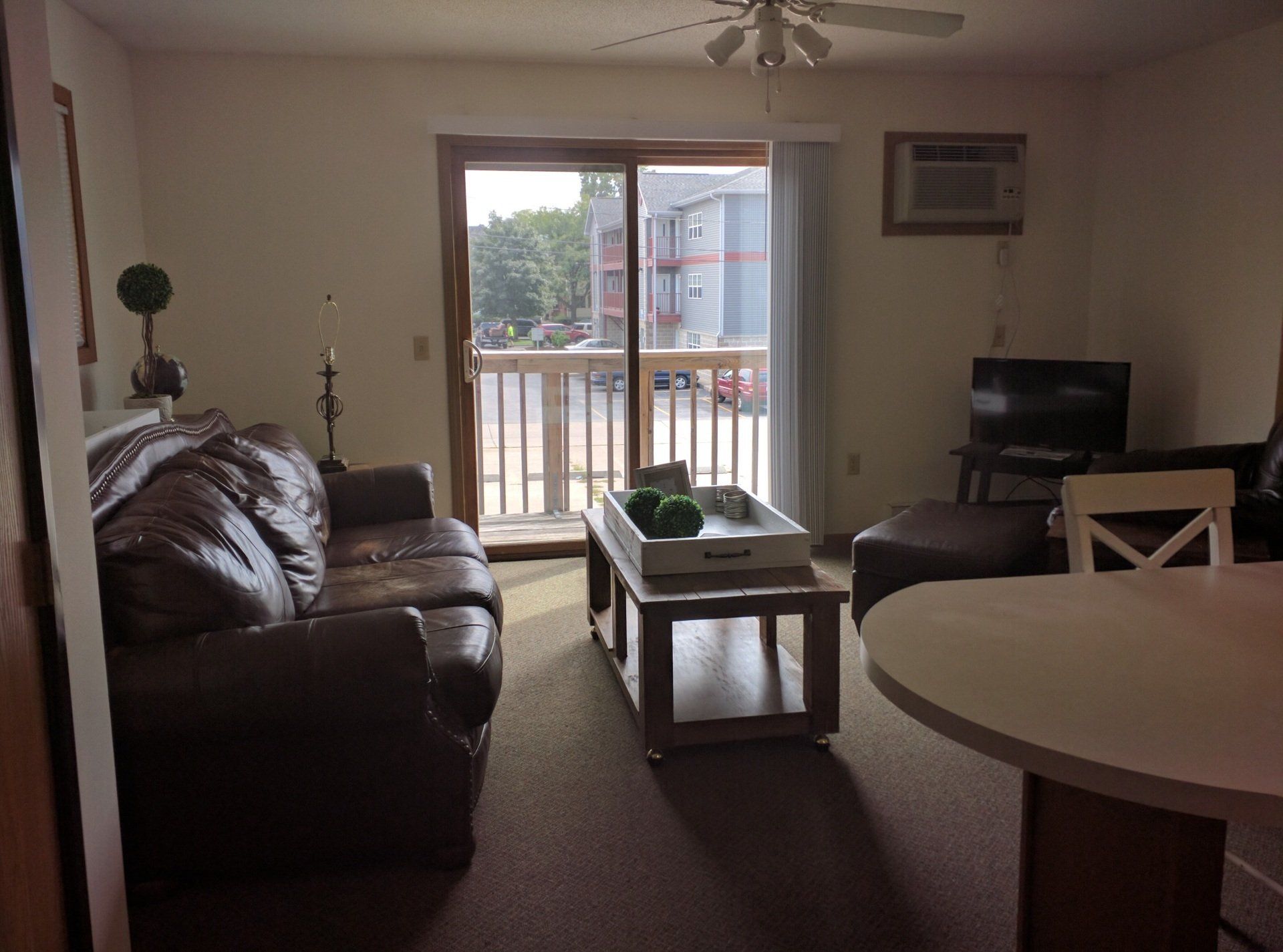 1122 Vine