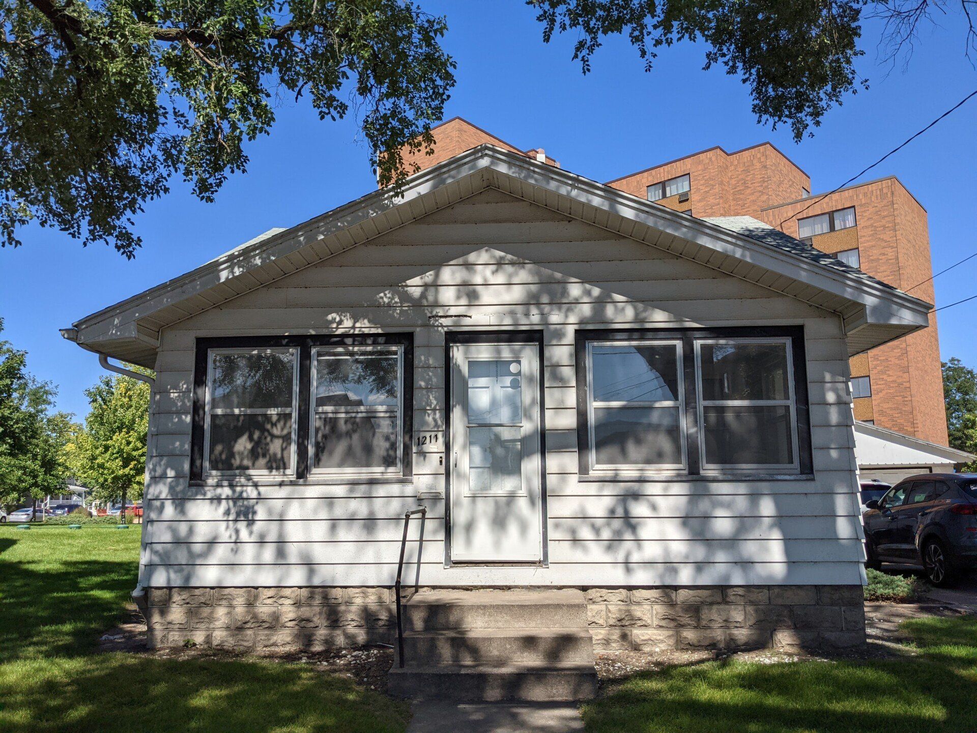 1211 Pine St