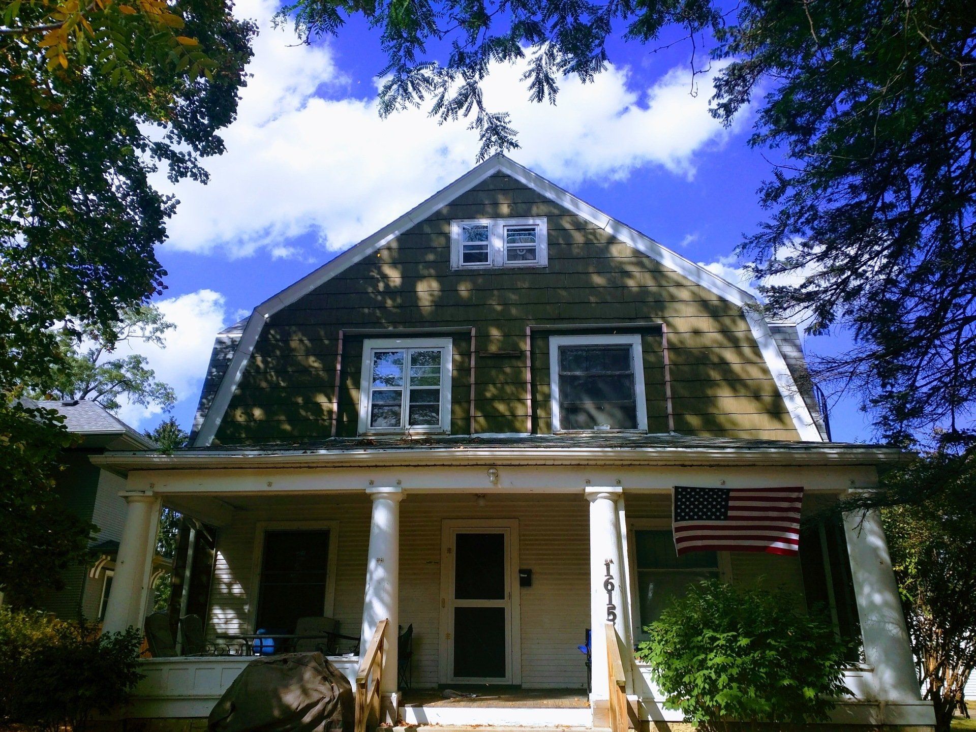 1615 Main St