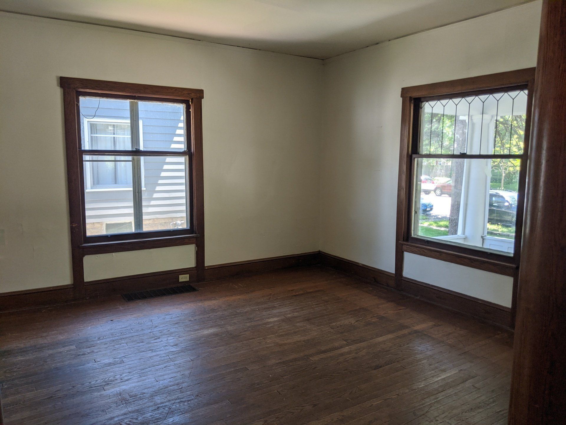 1615 Main St