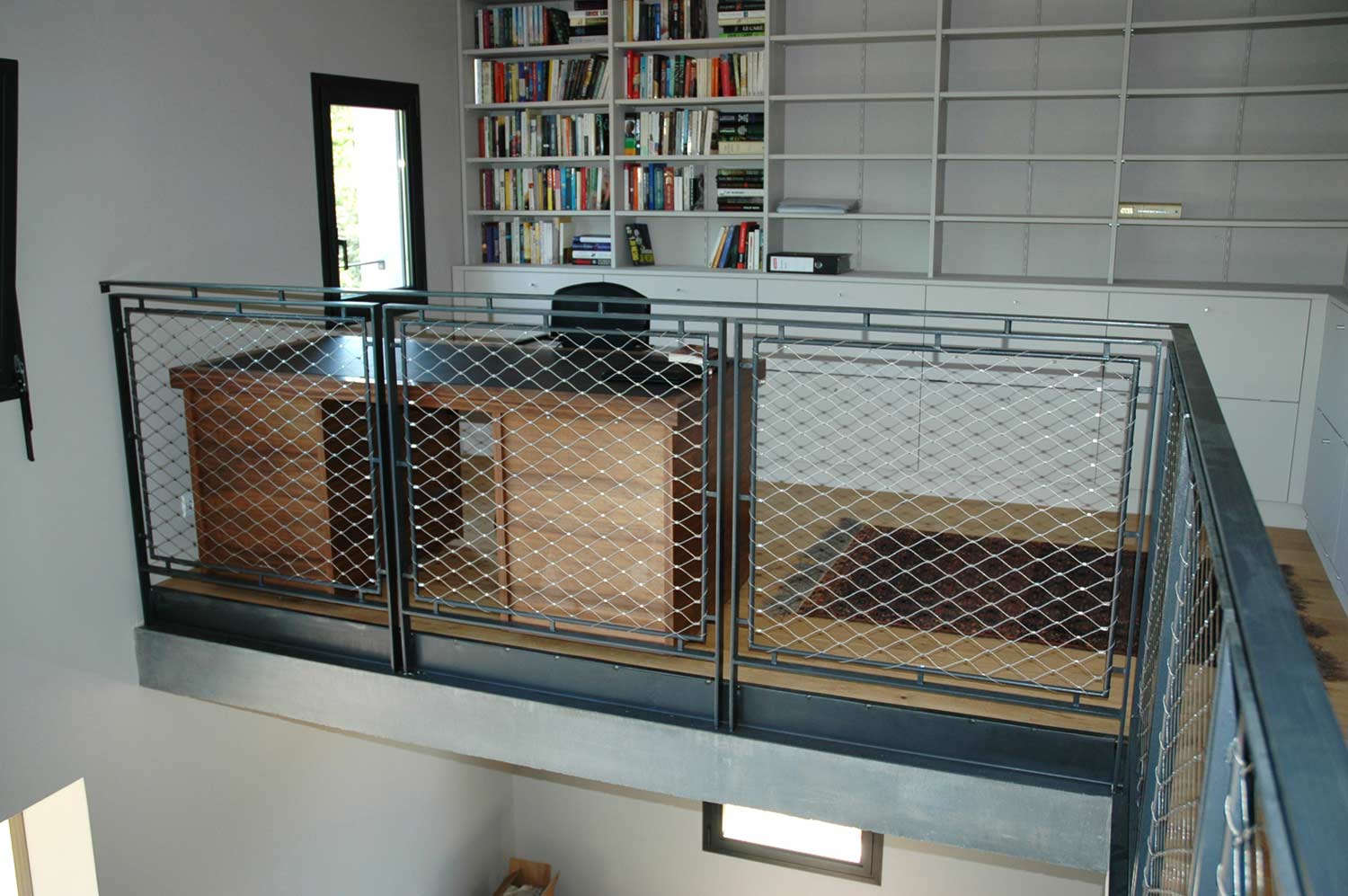 garde-corps en métal à l'étage d'une maison