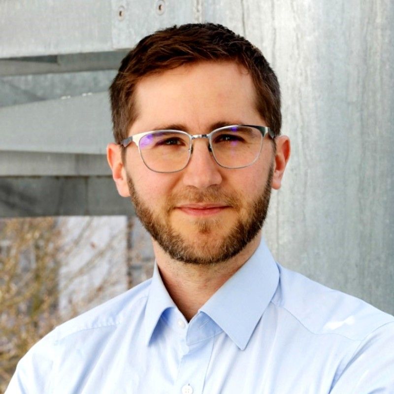Dr. Dominik Müller Dr. Dominik Müller