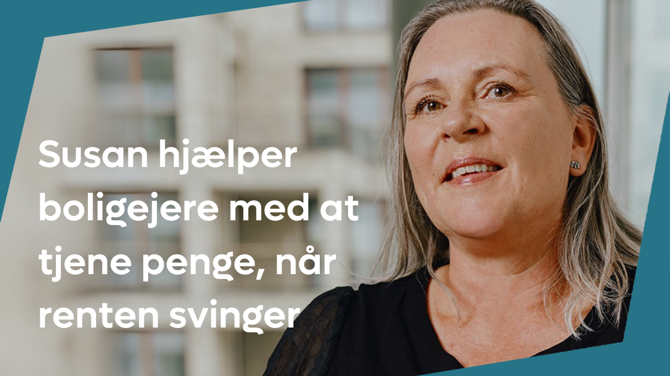 Kvinde der smiler under en samtale om økonomi og pension hos Konsilium21