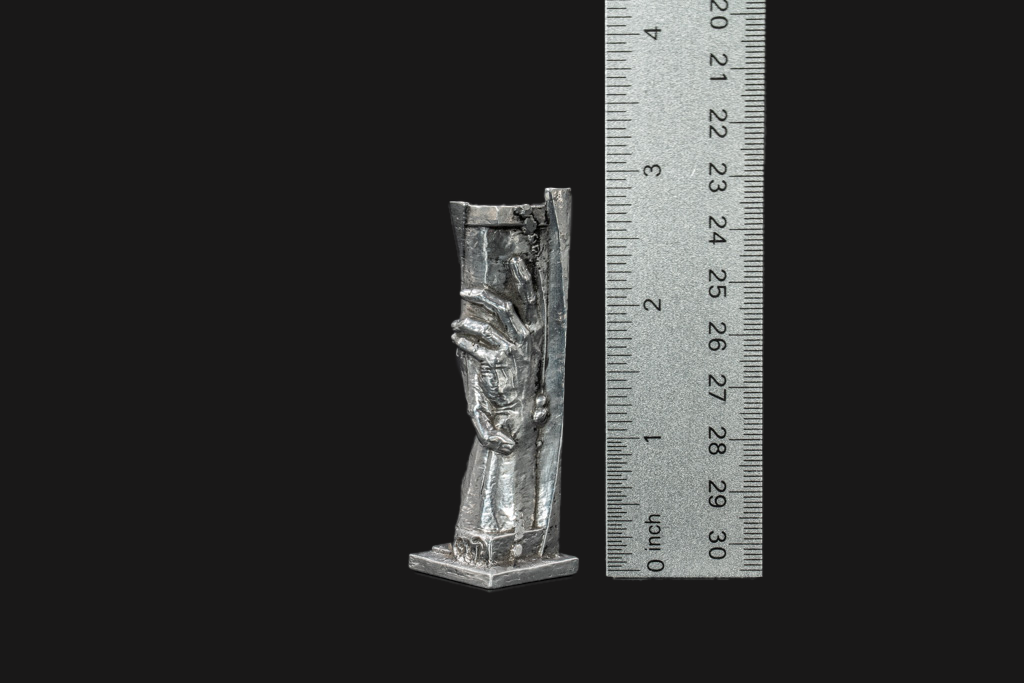 A small Statue of Responsibility replica
