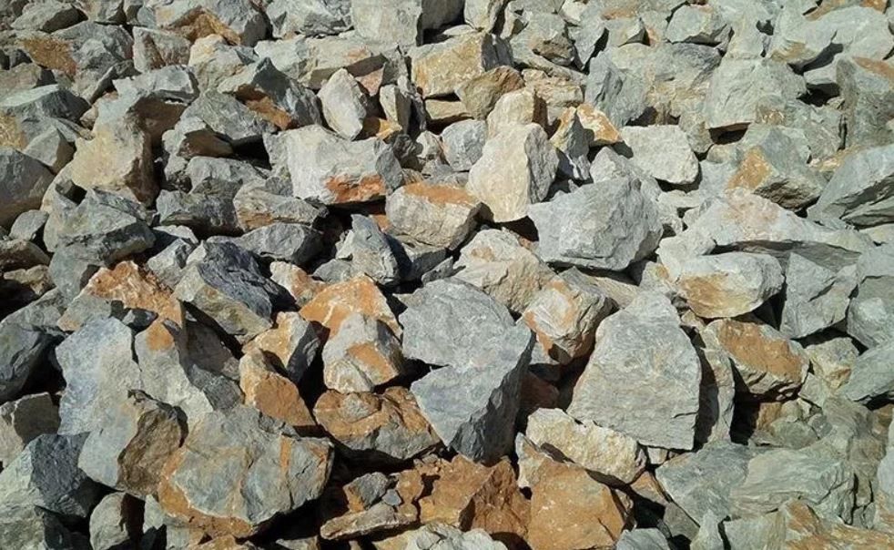 prodotti inerti per edilizia: sabbie, pietrisco, terre e stabilizzanti, massi di arenaria, materiali di recupero La Spezia