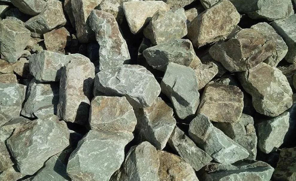 prodotti inerti per edilizia: sabbie, pietrisco, terre e stabilizzanti, massi di arenaria, materiali di recupero La Spezia