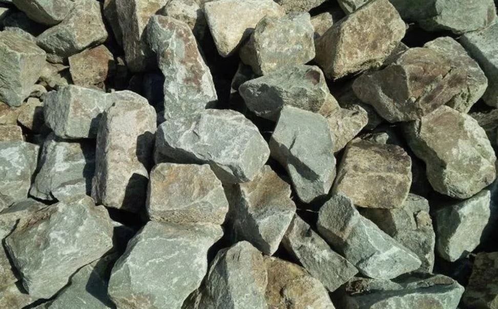 prodotti inerti per edilizia: sabbie, pietrisco, terre e stabilizzanti, massi di arenaria, materiali di recupero La Spezia