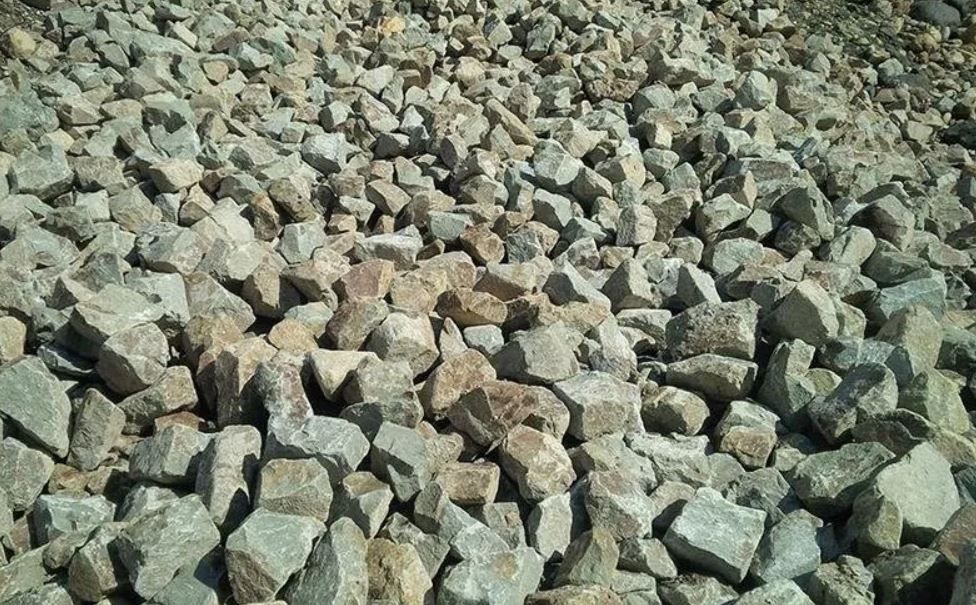 prodotti inerti per edilizia: sabbie, pietrisco, terre e stabilizzanti, massi di arenaria, materiali di recupero La Spezia