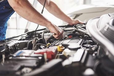 Mechanic fixing engine