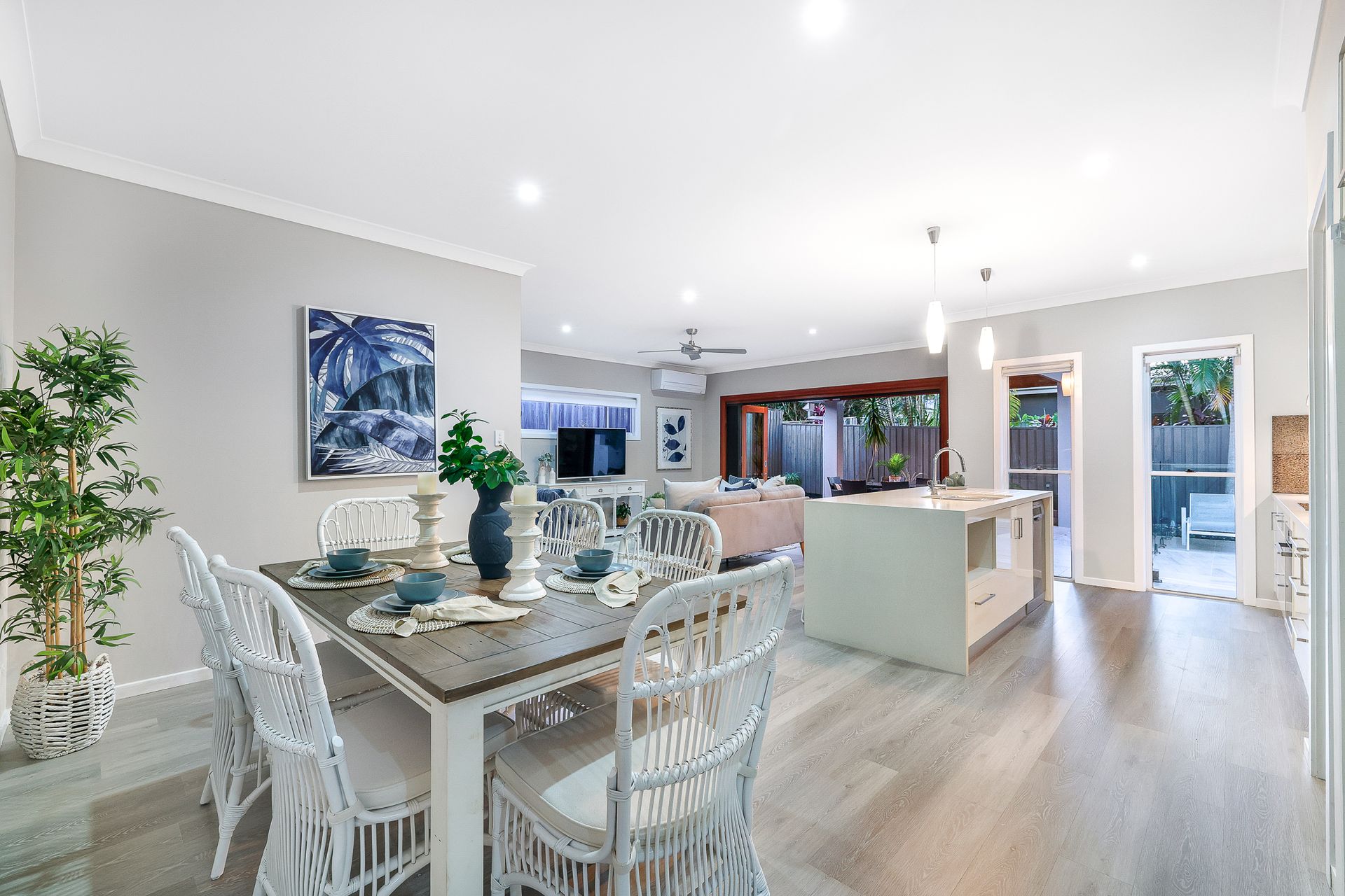 There is a dining table and chairs in the middle of the room.