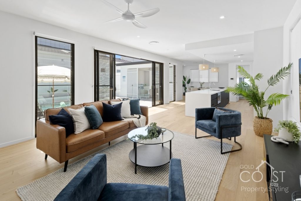 A living room filled with furniture and a ceiling fan.