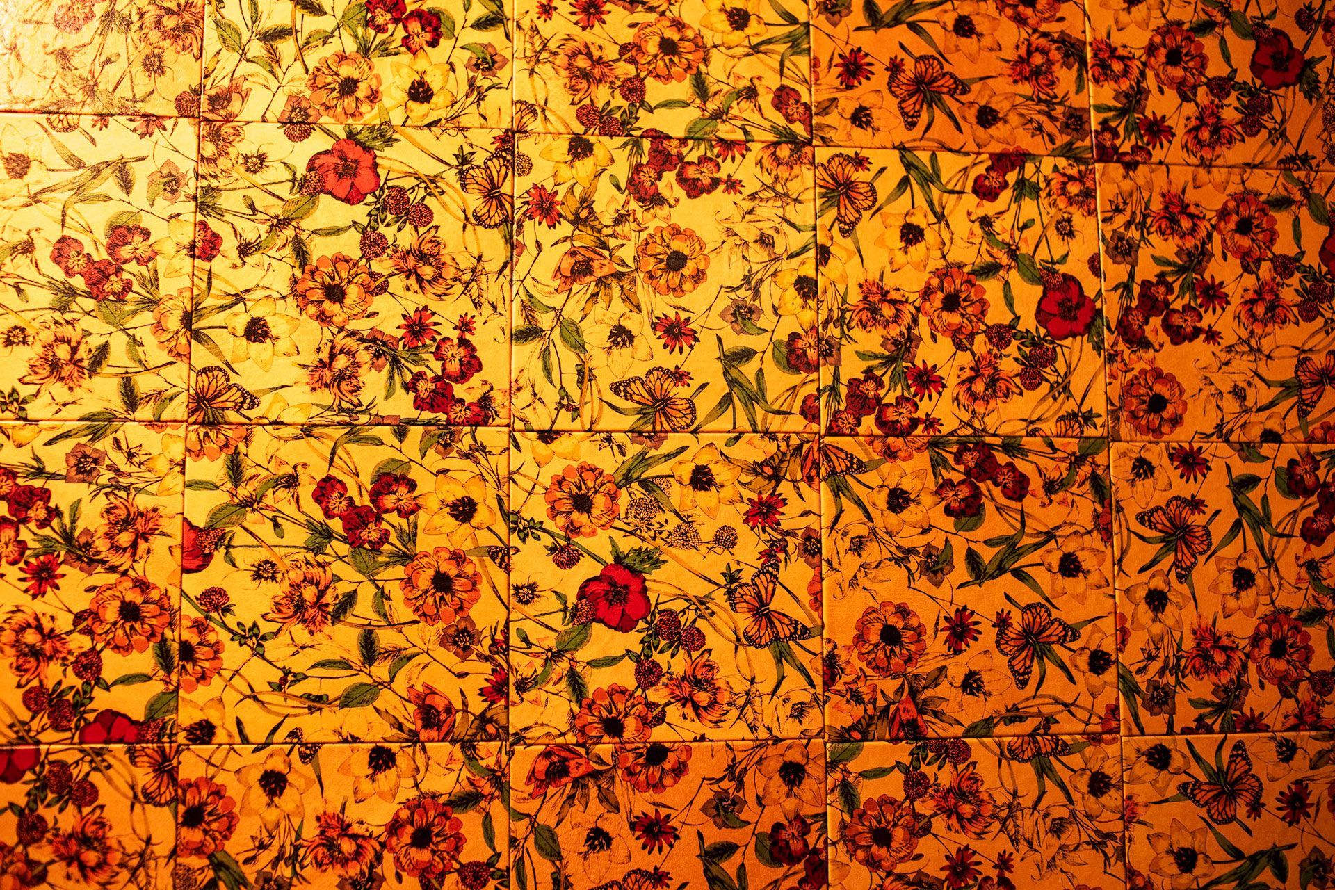 Orange floral pattern 