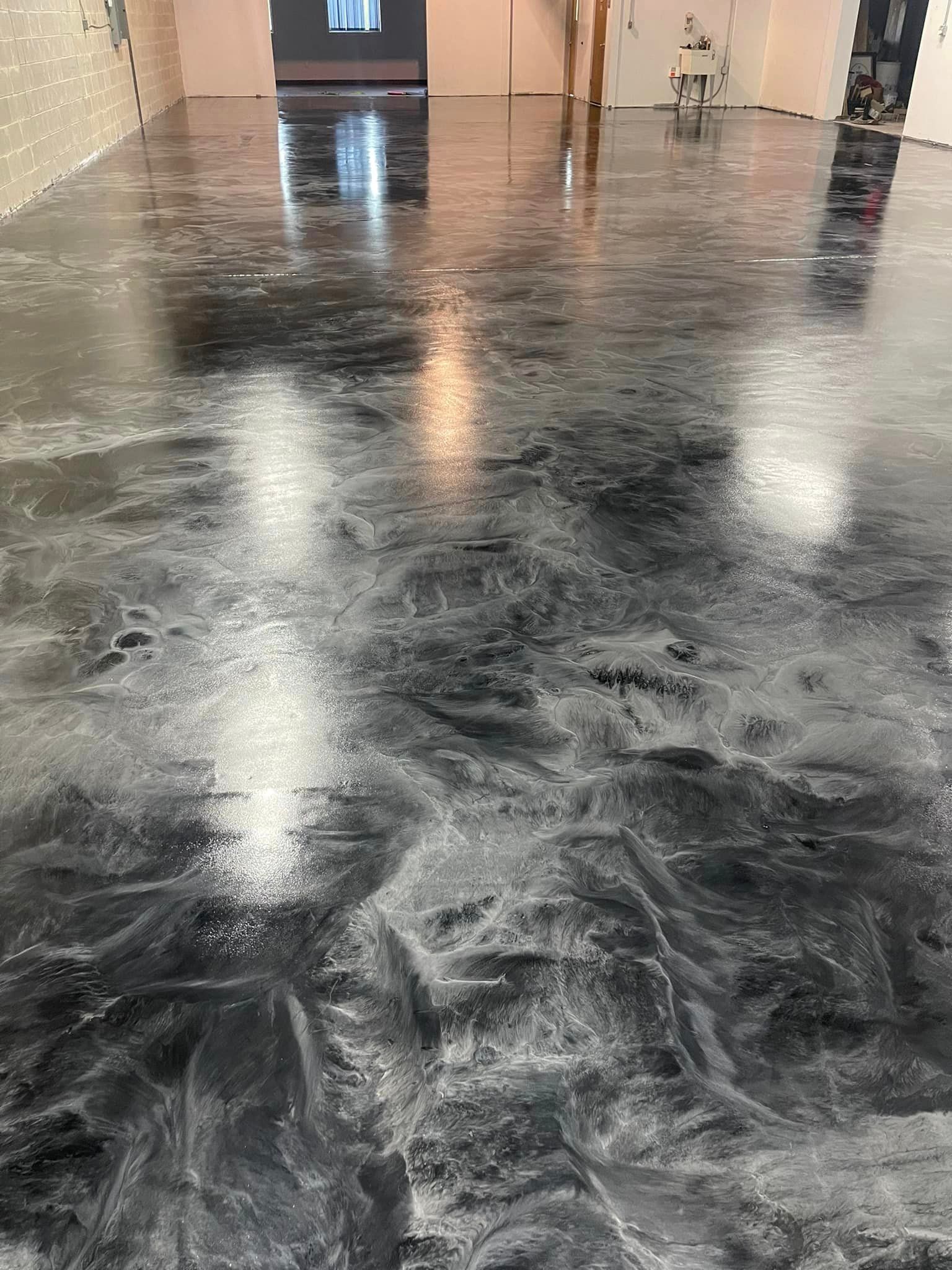 A black and silver metallic floor in a room.