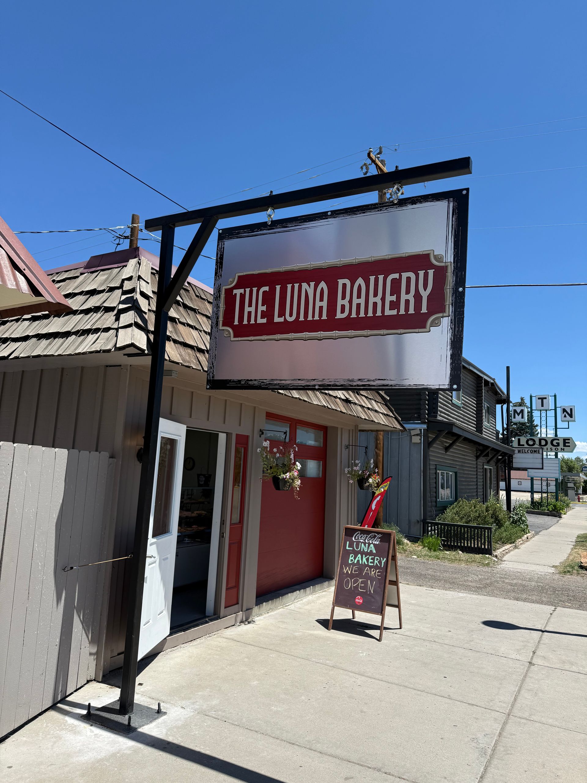 A bakery with a sign that says the luma bakery