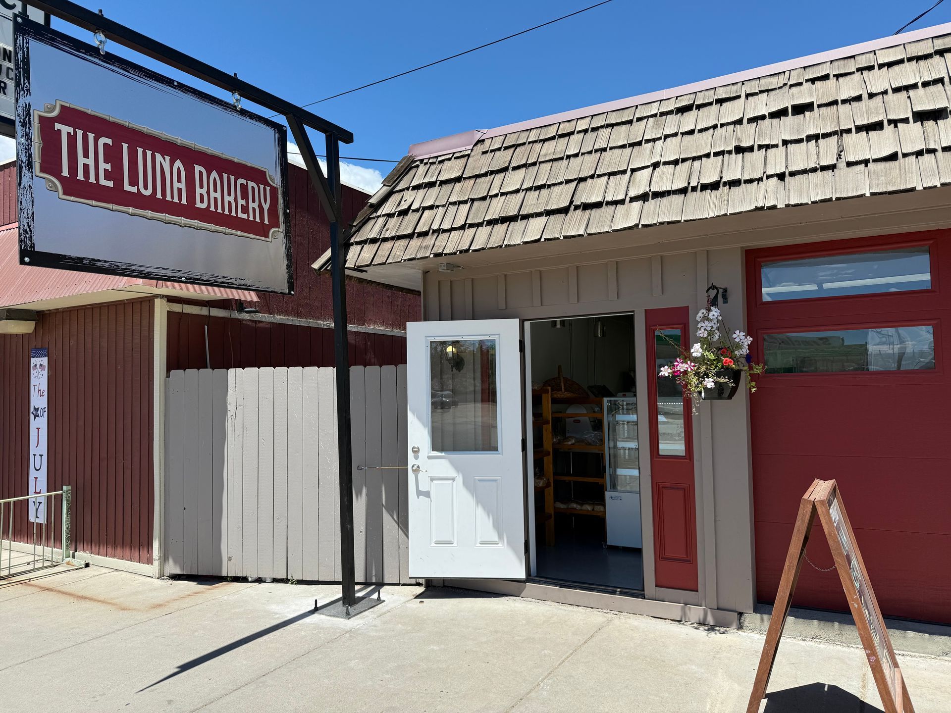 A bakery with a sign that says the luma bakery