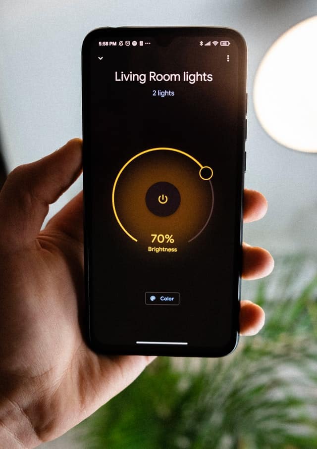 Celular para administrar focos inteligentes