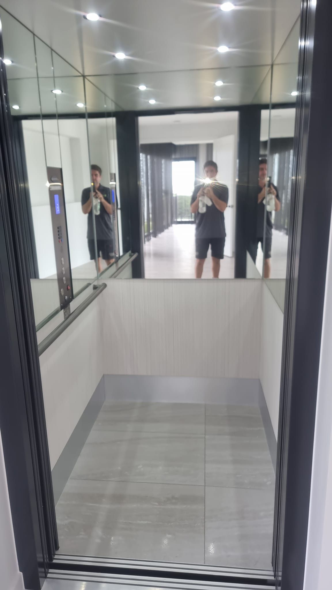 A Man Is Taking a Picture of Himself in A Mirror in An Elevator — Master Lifts Cairns in Port Douglas, QLD