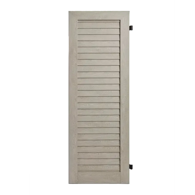 Persiana in legno grigio con cerniere scure, su sfondo bianco.