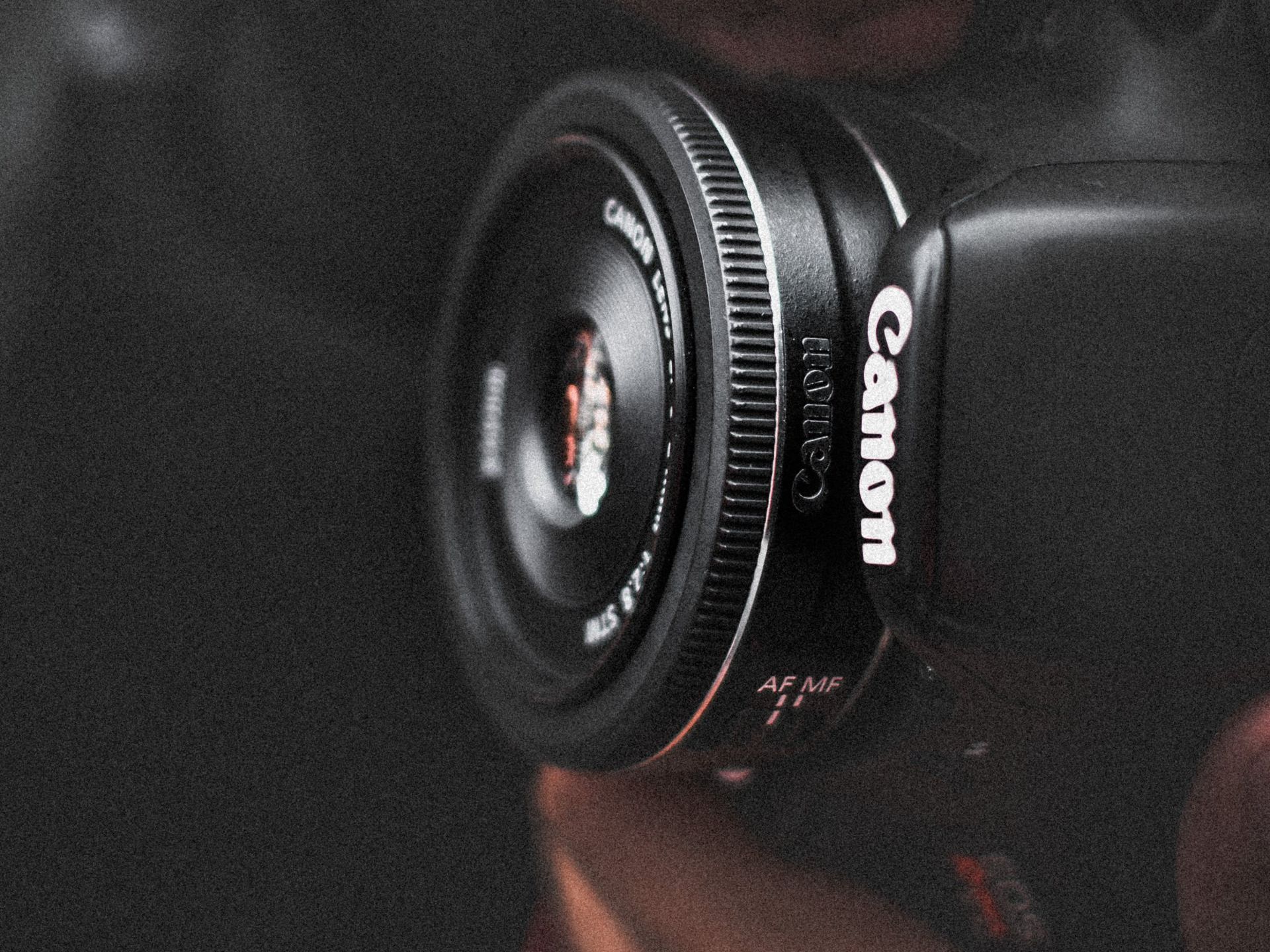 a close up of a canon camera lens